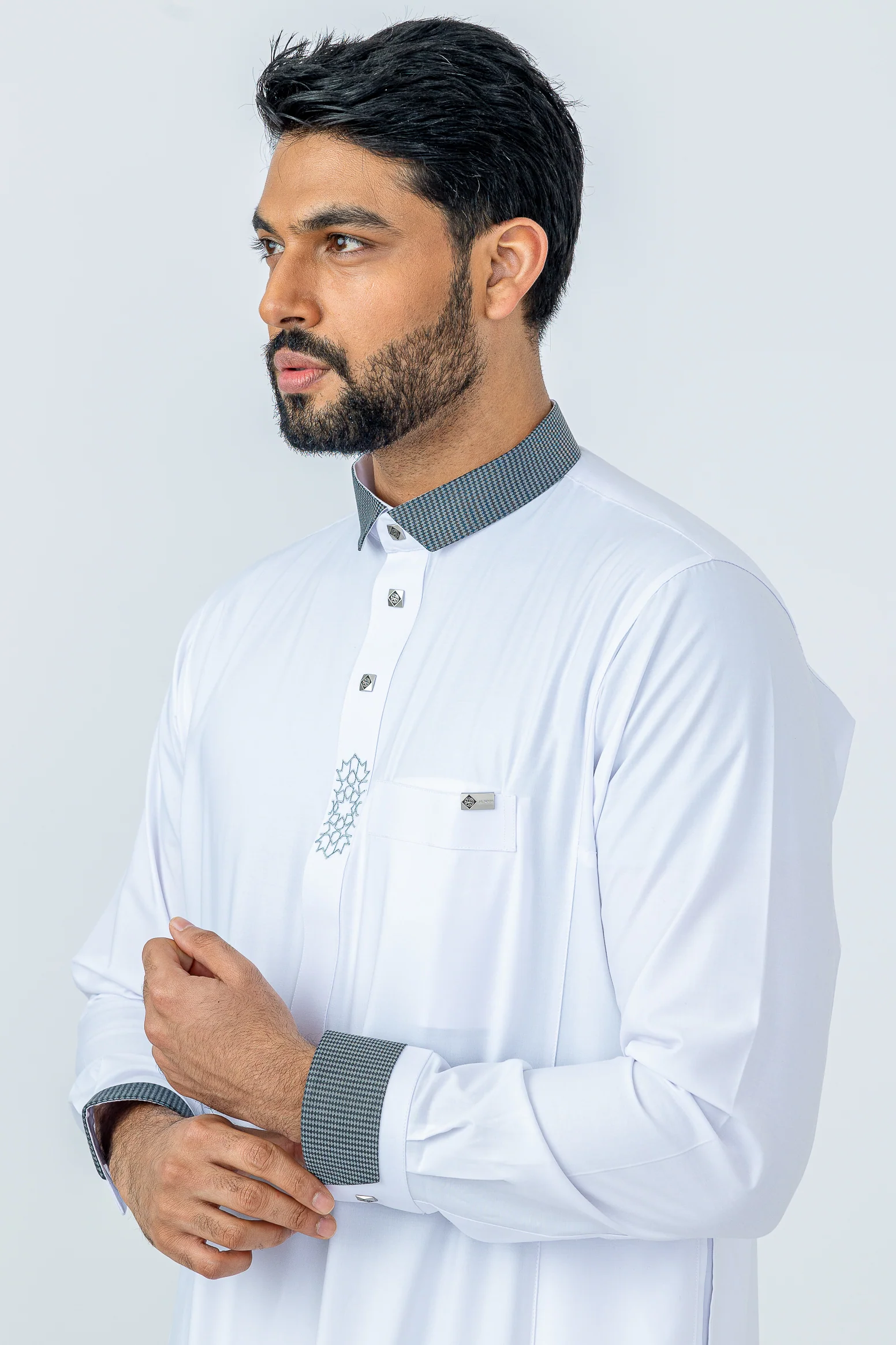 D526 White Embroidery Thobe - Image 3