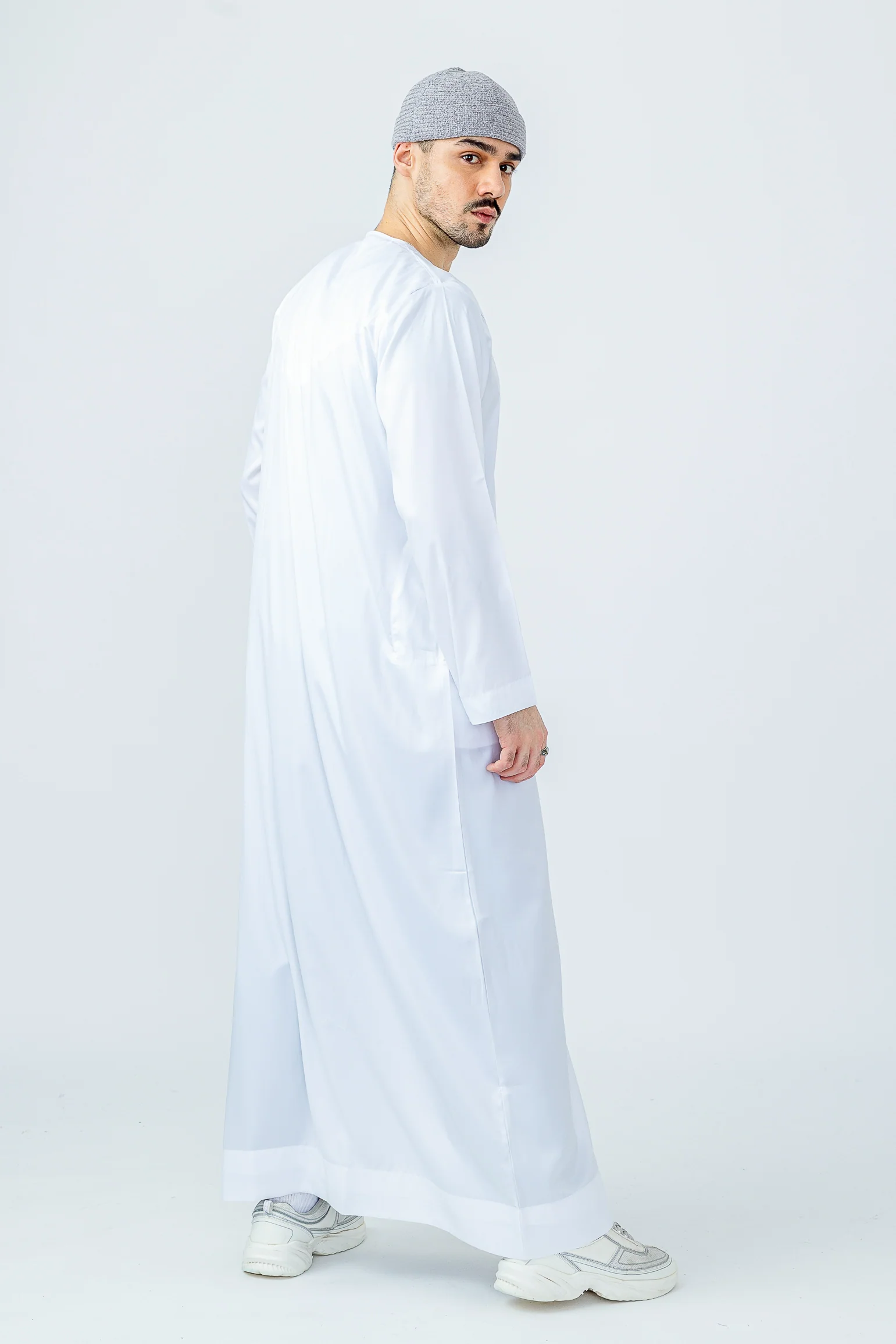 Iced White Omani Jubbah - Image 3