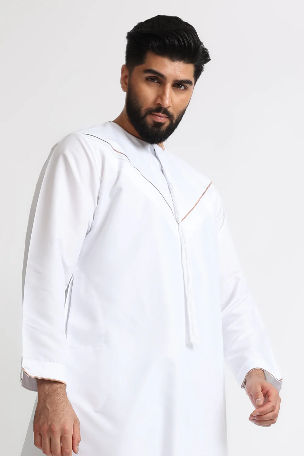 J101 White/Bronze Pleated Emirati Thobe - Image 4