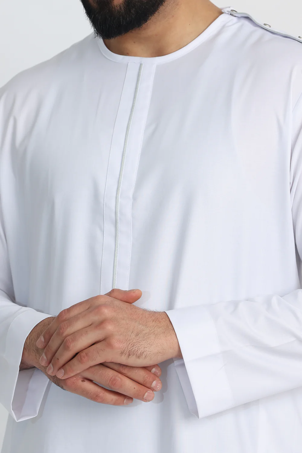 J106 White Omani - Image 4