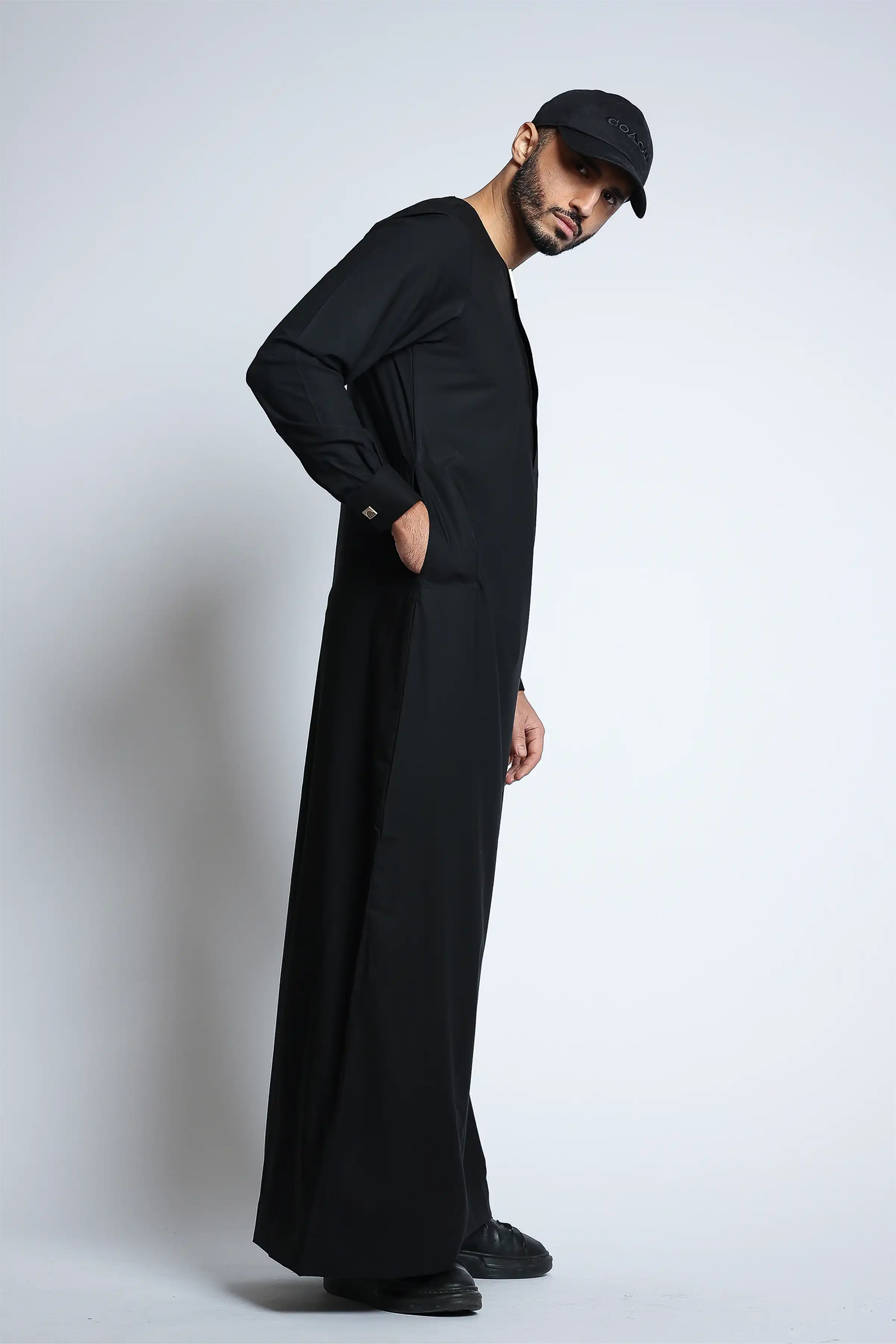 J108 Black|Gold Buckle Thobe - Image 3