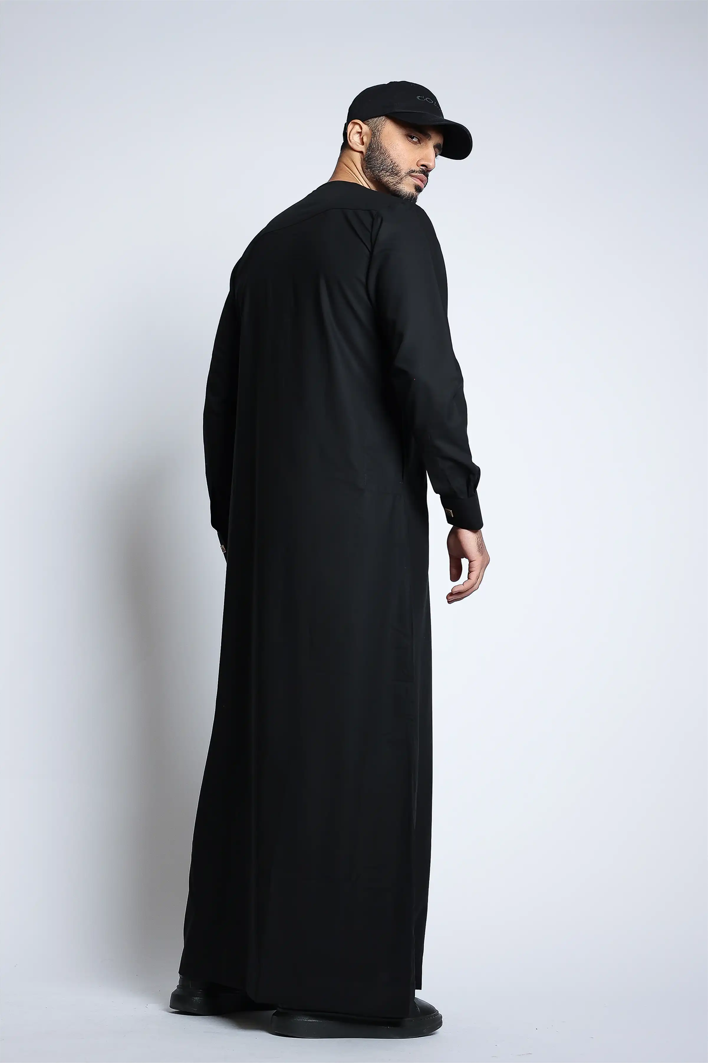 J108 Black|Gold Buckle Thobe - Image 4