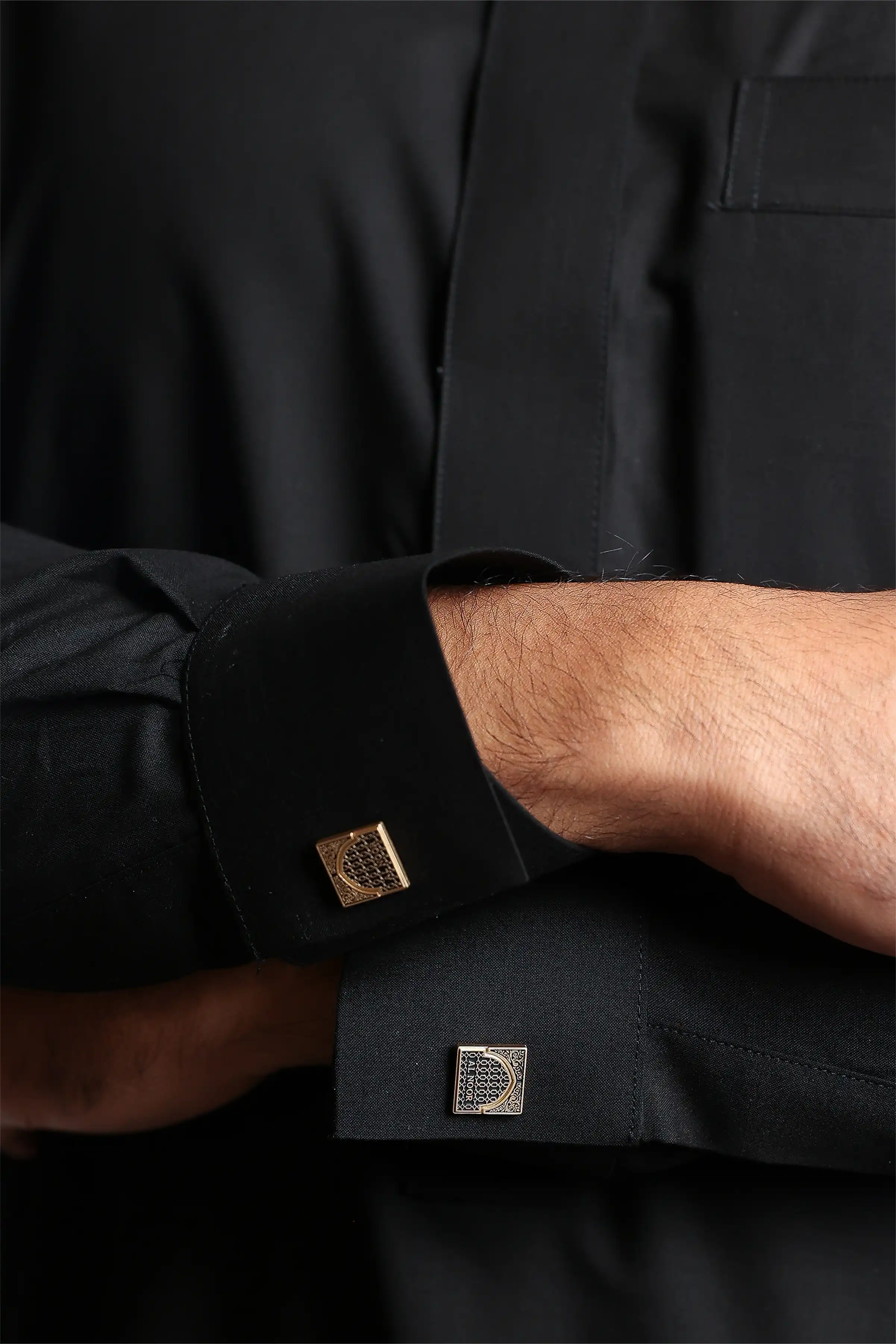 J108 Black|Gold Buckle Thobe - Image 6