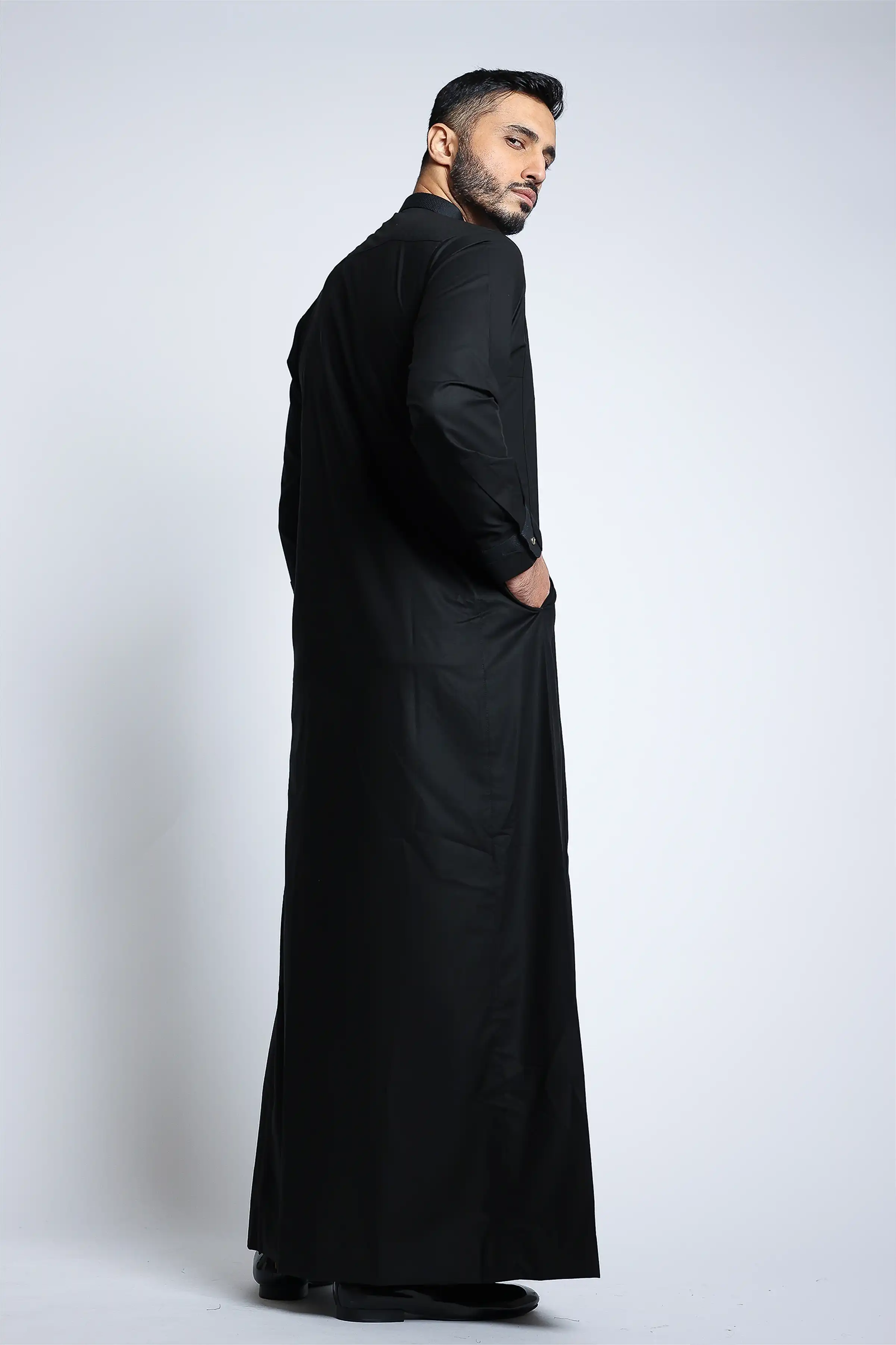 J135 Lead Black Collar Thobe - Image 3