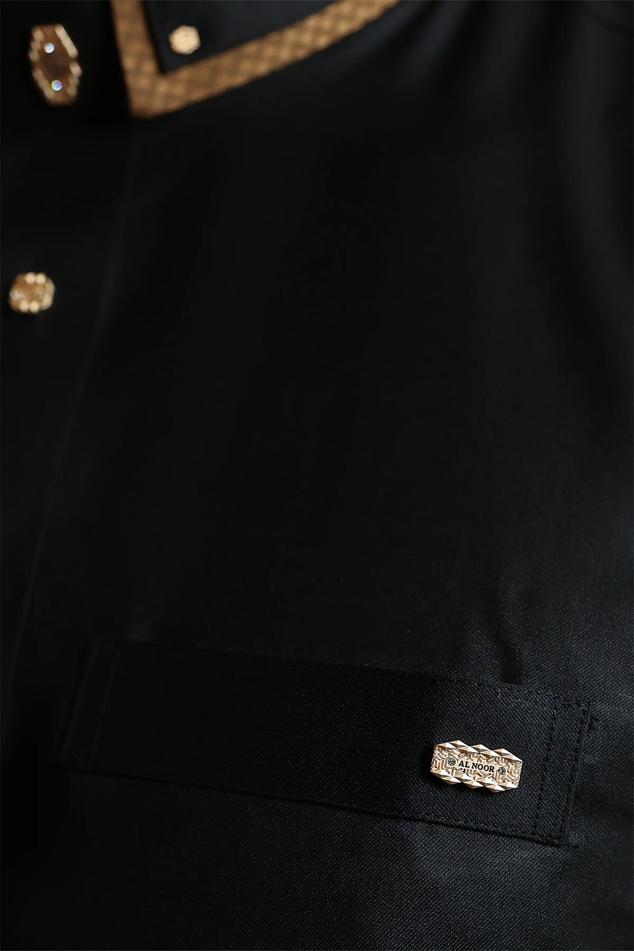 J137 Black/Gold Shirt Collar Thobe - Image 7