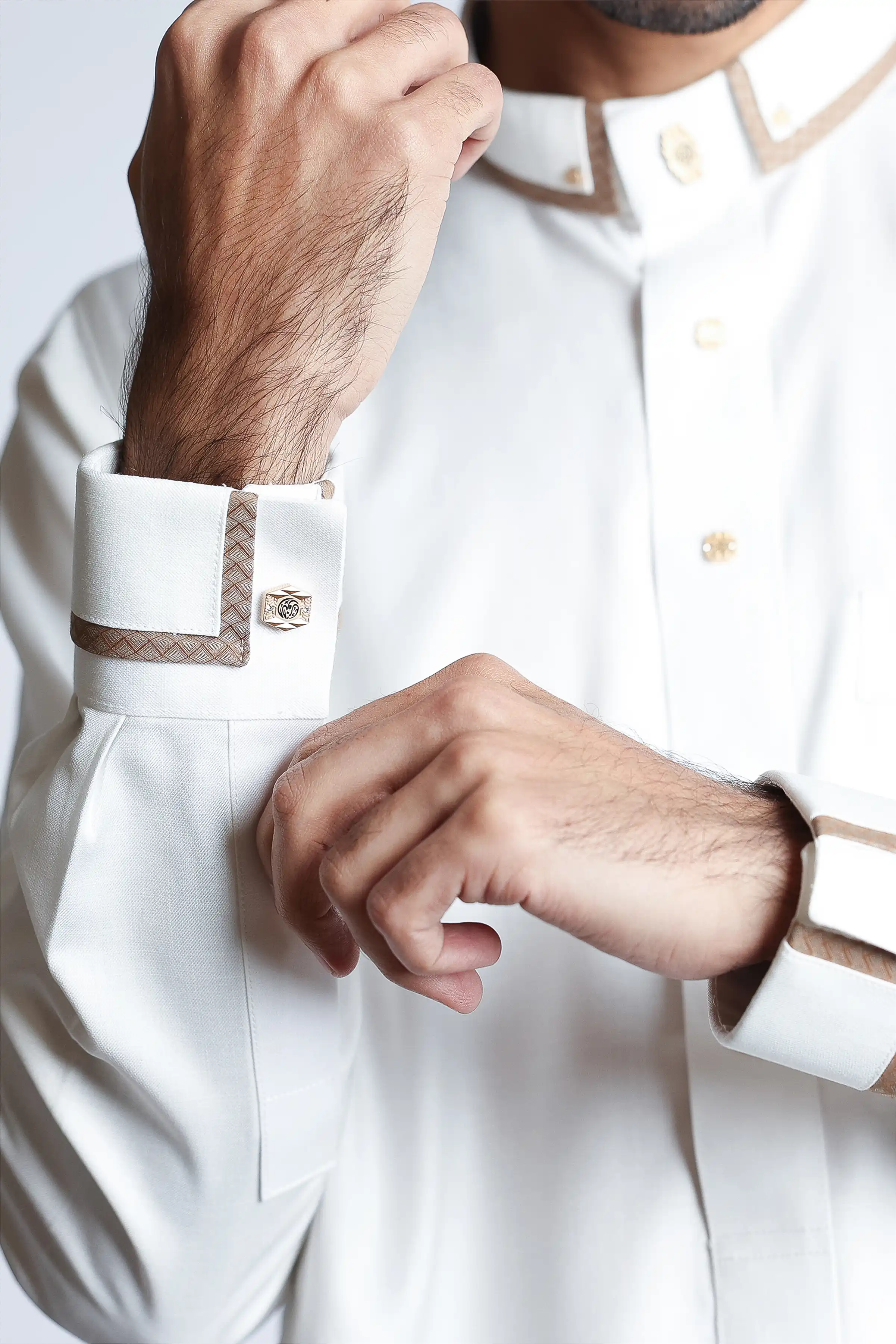 J137 Cream/Gold Shirt Collar Thobe - Image 4