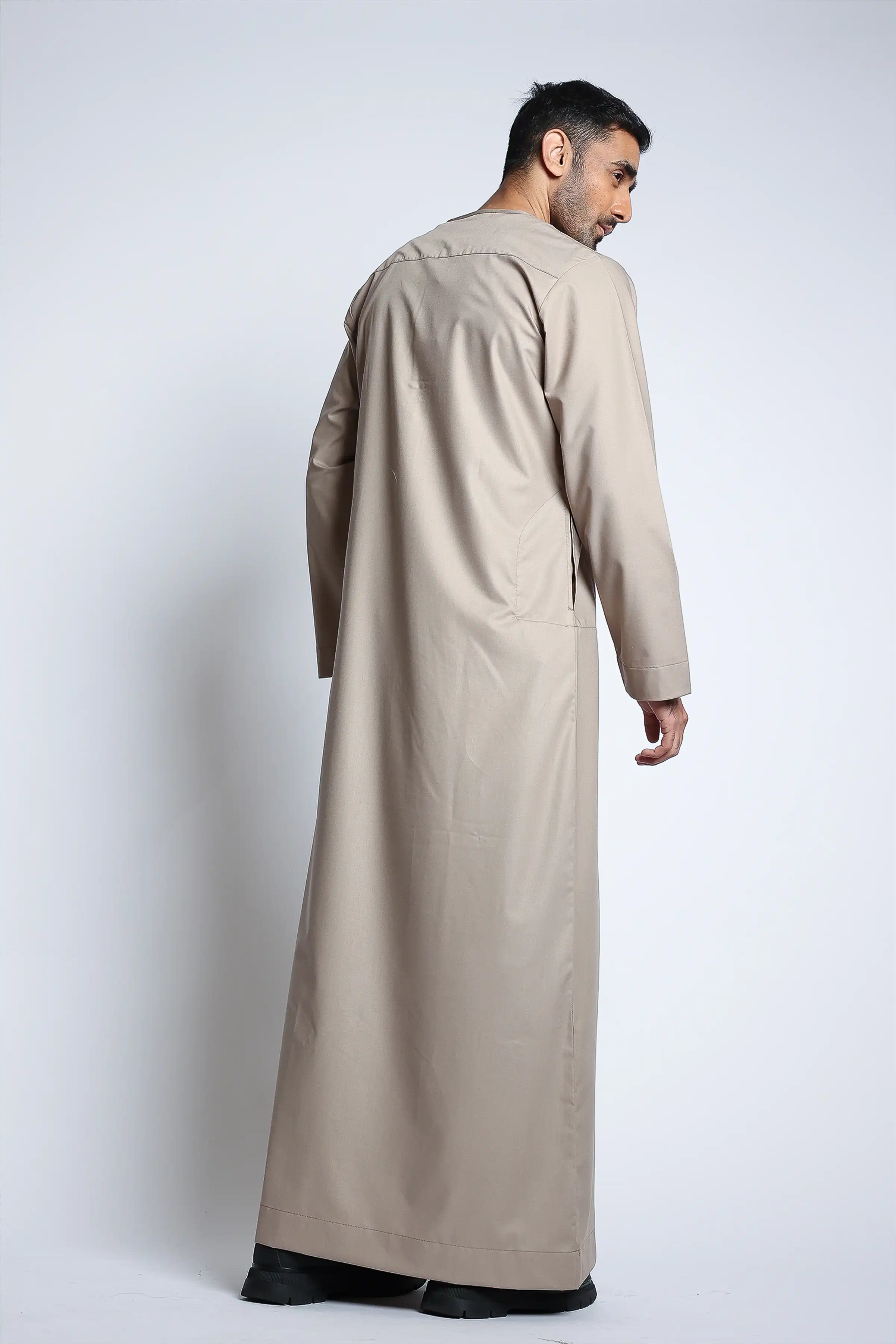 J145 C1 Pearl Oyster Omani Thobe - Image 4