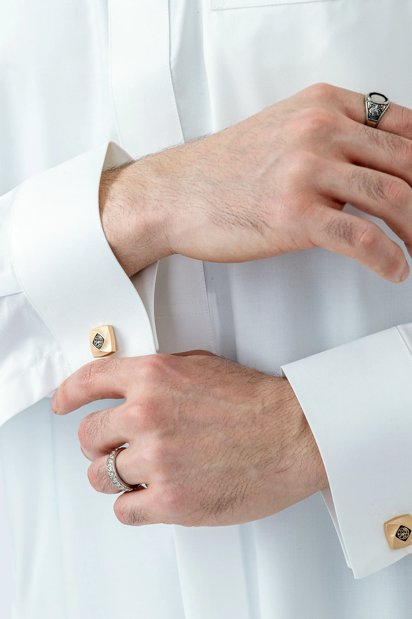 Off White Qatari Cuff Link Thobe - Image 10