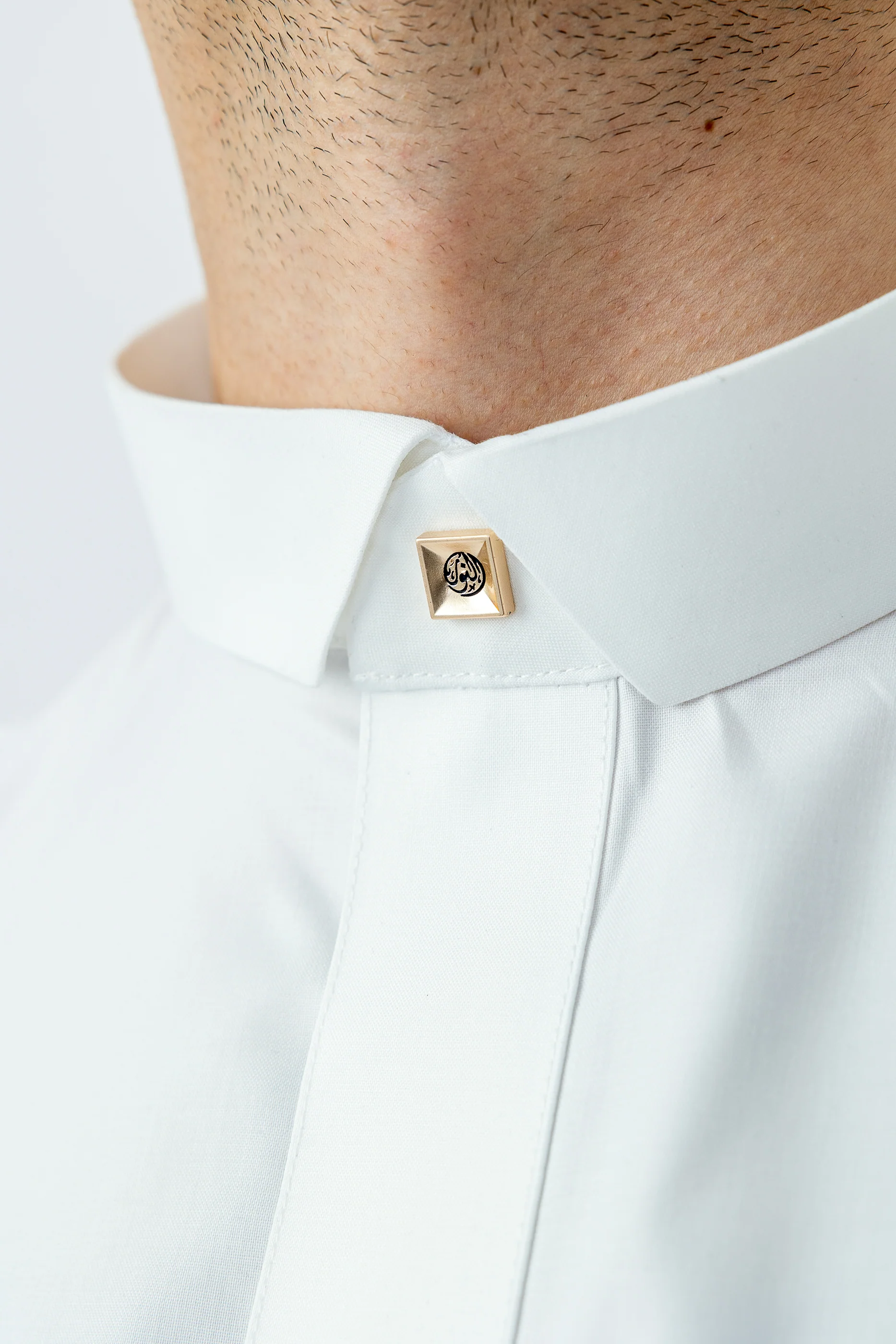 Off White Qatari Cuff Link Thobe - Image 9